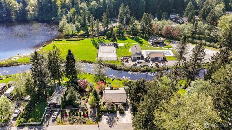 371 Lakeside Drive