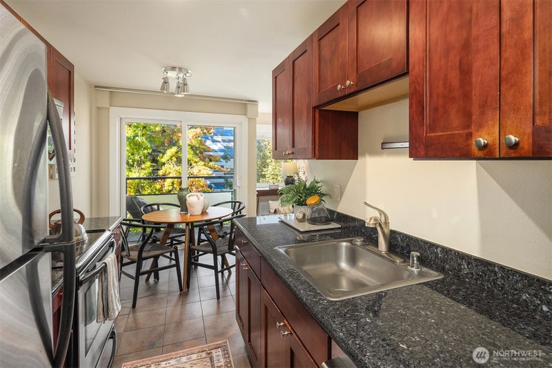 705 E Republican Street 401
