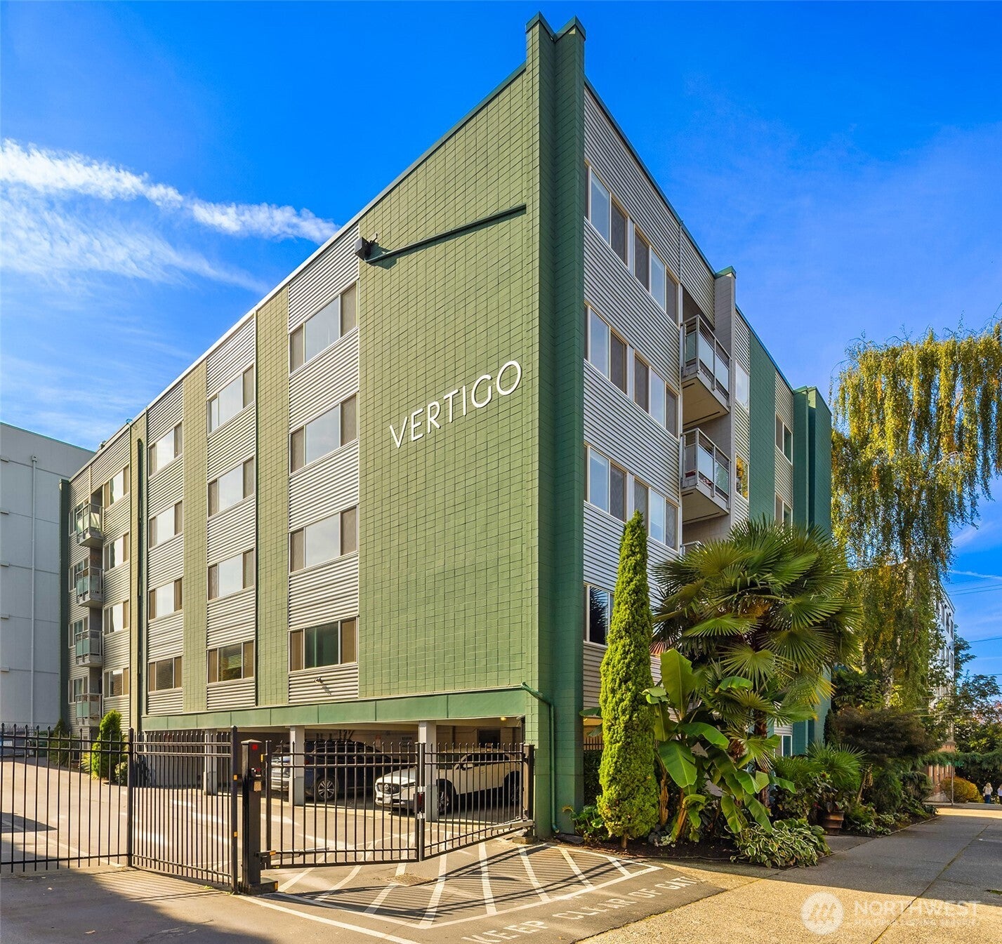 705 E Republican Street 401