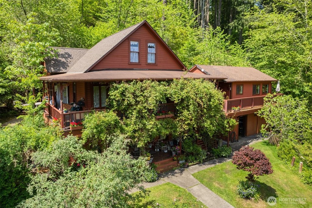 Photo of 100 Alder St ST, Wilkeson, WA 98396 (MLS # 2528080)