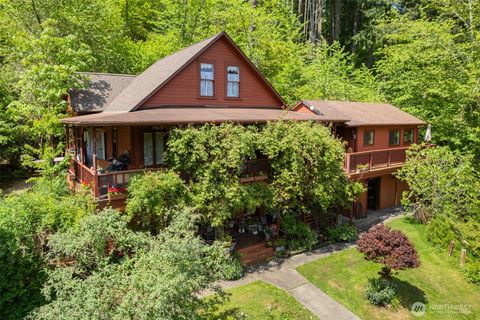 Photo of 100 Alder St ST, Wilkeson, WA 98396 (MLS # 2528080)