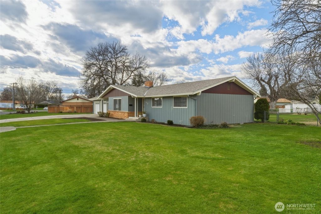 Photo of 305 NE A Street, College Place, WA 99324 (MLS # 2480315)