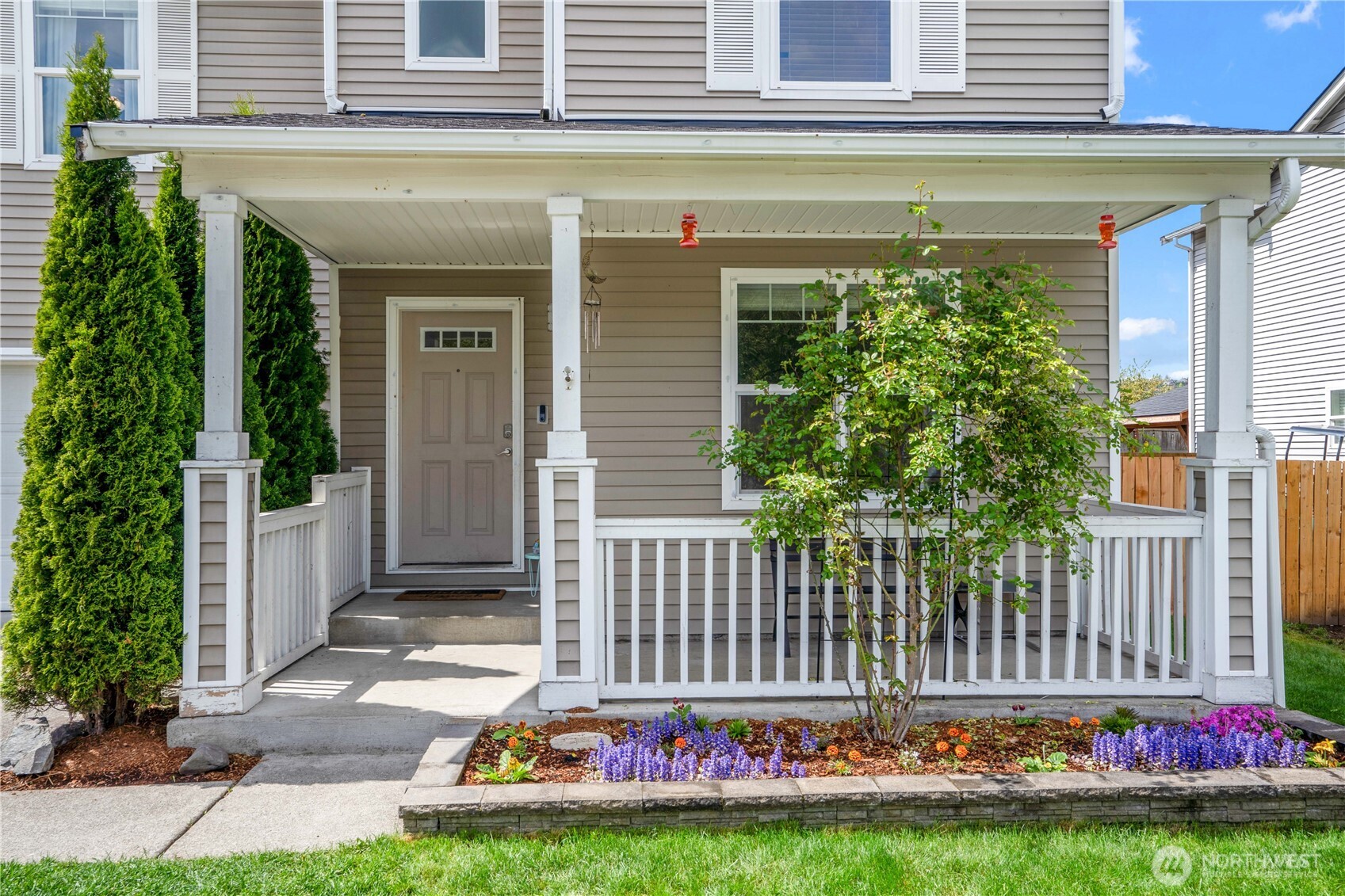 911 Riddell Avenue NE