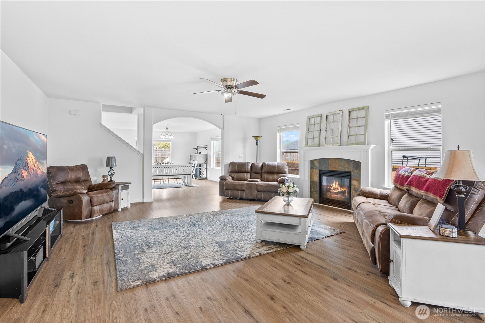 911 Riddell Avenue NE