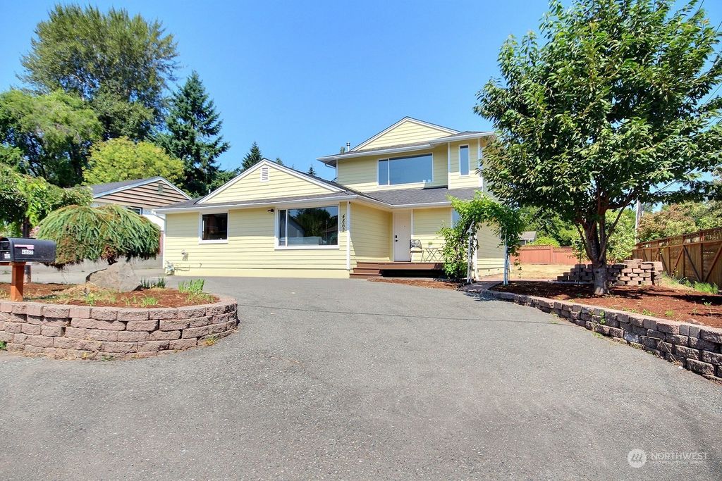 Photo of 4862 S 168th Street, SeaTac, WA 98188 (MLS # 2274981)