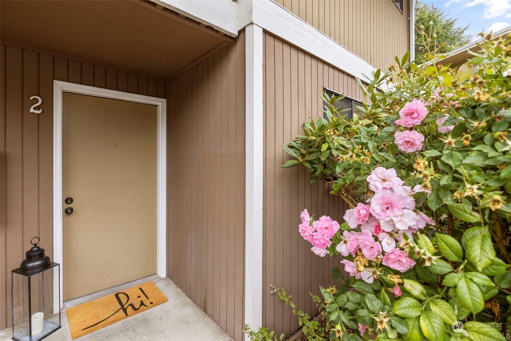 Photo of 14130 SE 17th Place #C2, Bellevue, WA 98005 (MLS # 2296941)