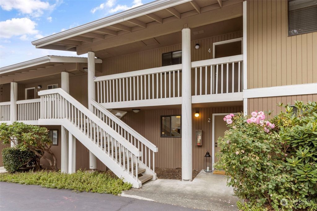 Photo of 14130 SE 17th Place #C2, Bellevue, WA 98005 (MLS # 2296941)