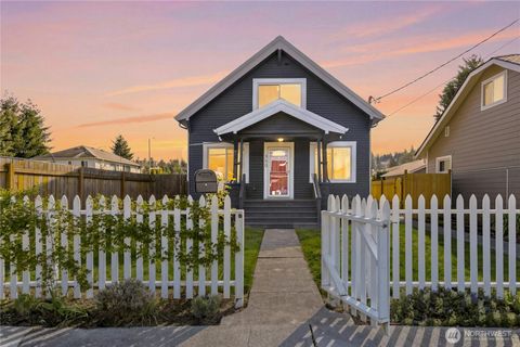 Photo of 350 Meadow Avenue N, Renton, WA 98057 (MLS # 2505032)