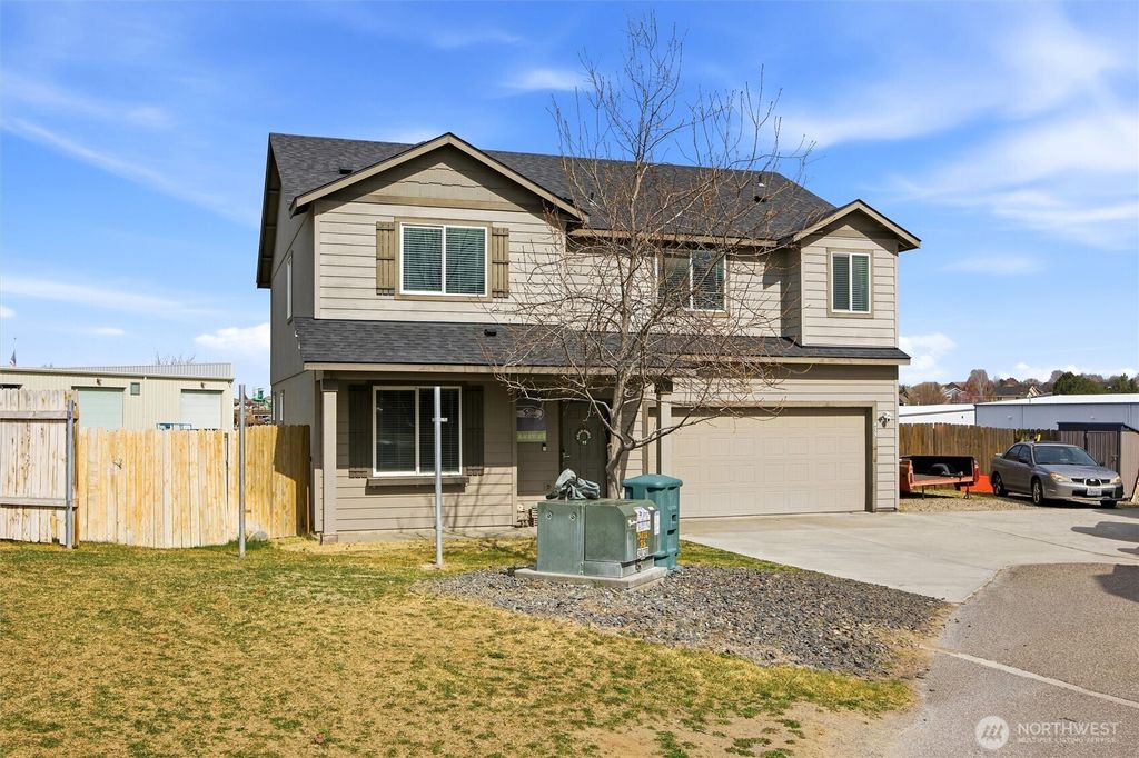 Photo of 439 S Texas Street, Kennewick, WA 99336 (MLS # 2493803)