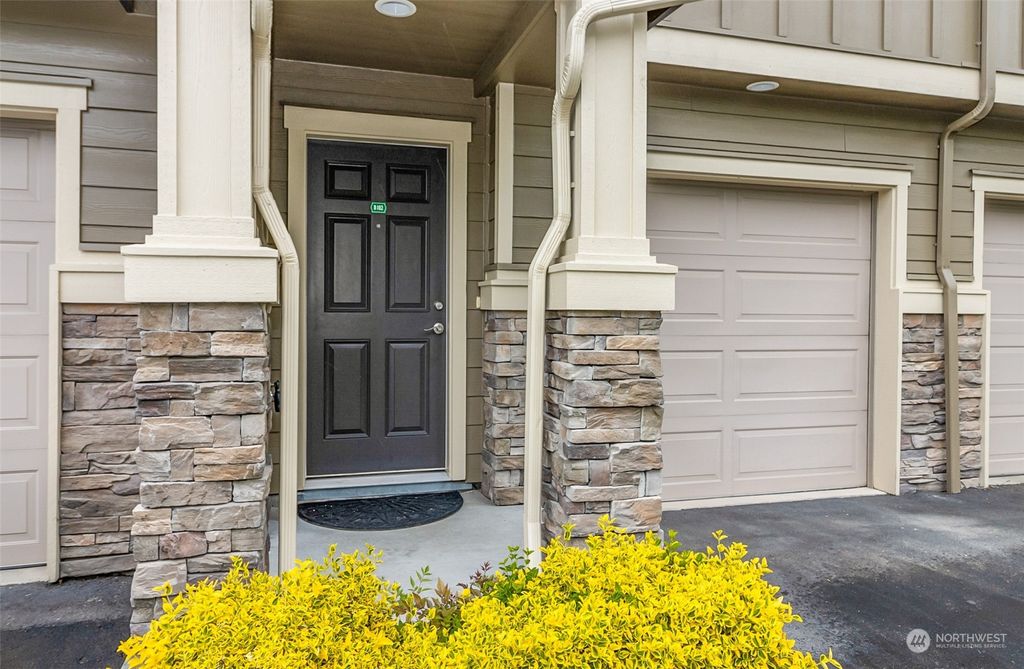 Photo of 1900 Weaver Road #B-102, Snohomish, WA 98290 (MLS # 2228550)