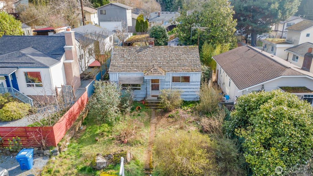 Photo of 10330 Midvale Avenue N, Seattle, WA 98133 (MLS # 2483752)