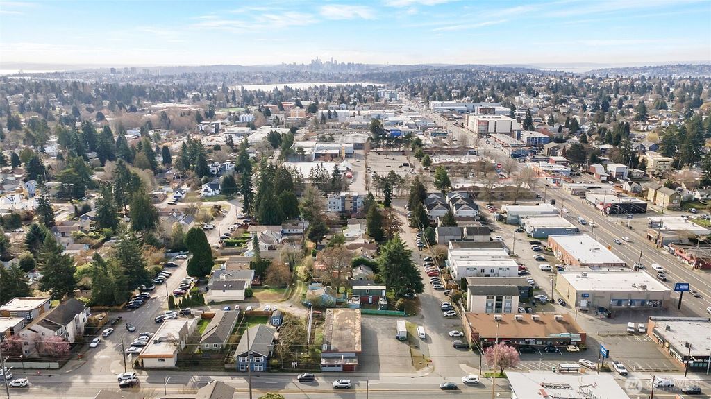 Photo of 10330 Midvale Avenue N, Seattle, WA 98133 (MLS # 2483752)