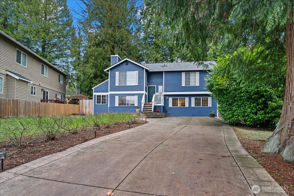 Photo of 11414 107th Place NE, Kirkland, WA 98033 (MLS # 2467711)