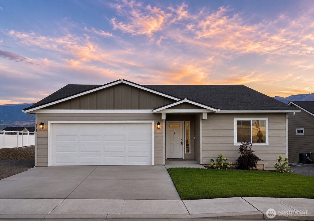 Photo of 1540 6th Street SE, East Wenatchee, WA 98802 (MLS # 2573963)