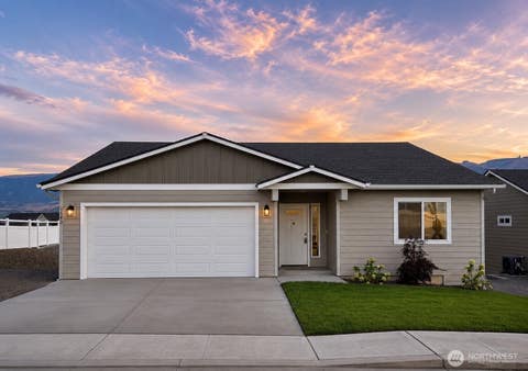 Photo of 1540 6th Street SE, East Wenatchee, WA 98802 (MLS # 2573963)