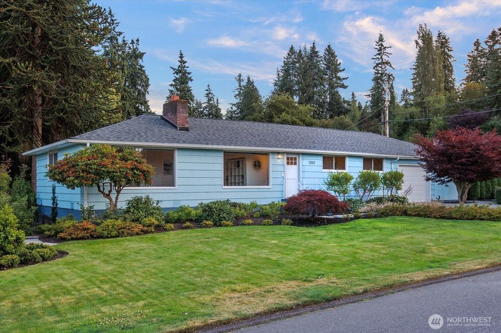 Photo of 1202 44th Street SE, Everett, WA 98203 (MLS # 2405041)
