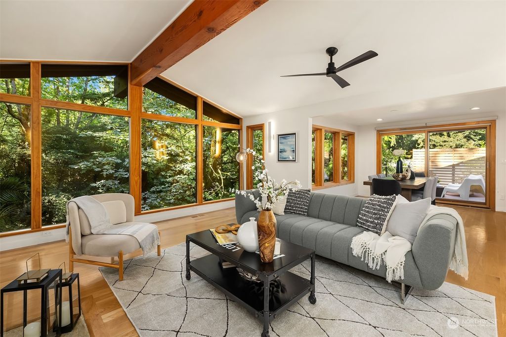 Photo of 4131 80th Avenue SE, Mercer Island, WA 98040 (MLS # 2262219)