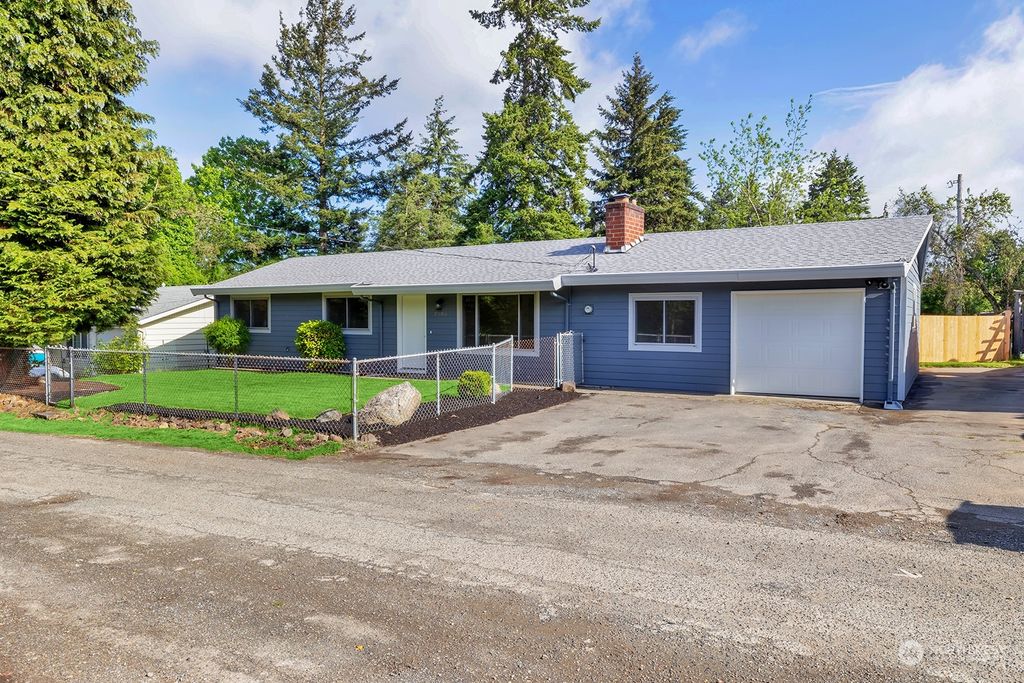 Photo of 2506 S 209th Place, SeaTac, WA 98198 (MLS # 2245464)
