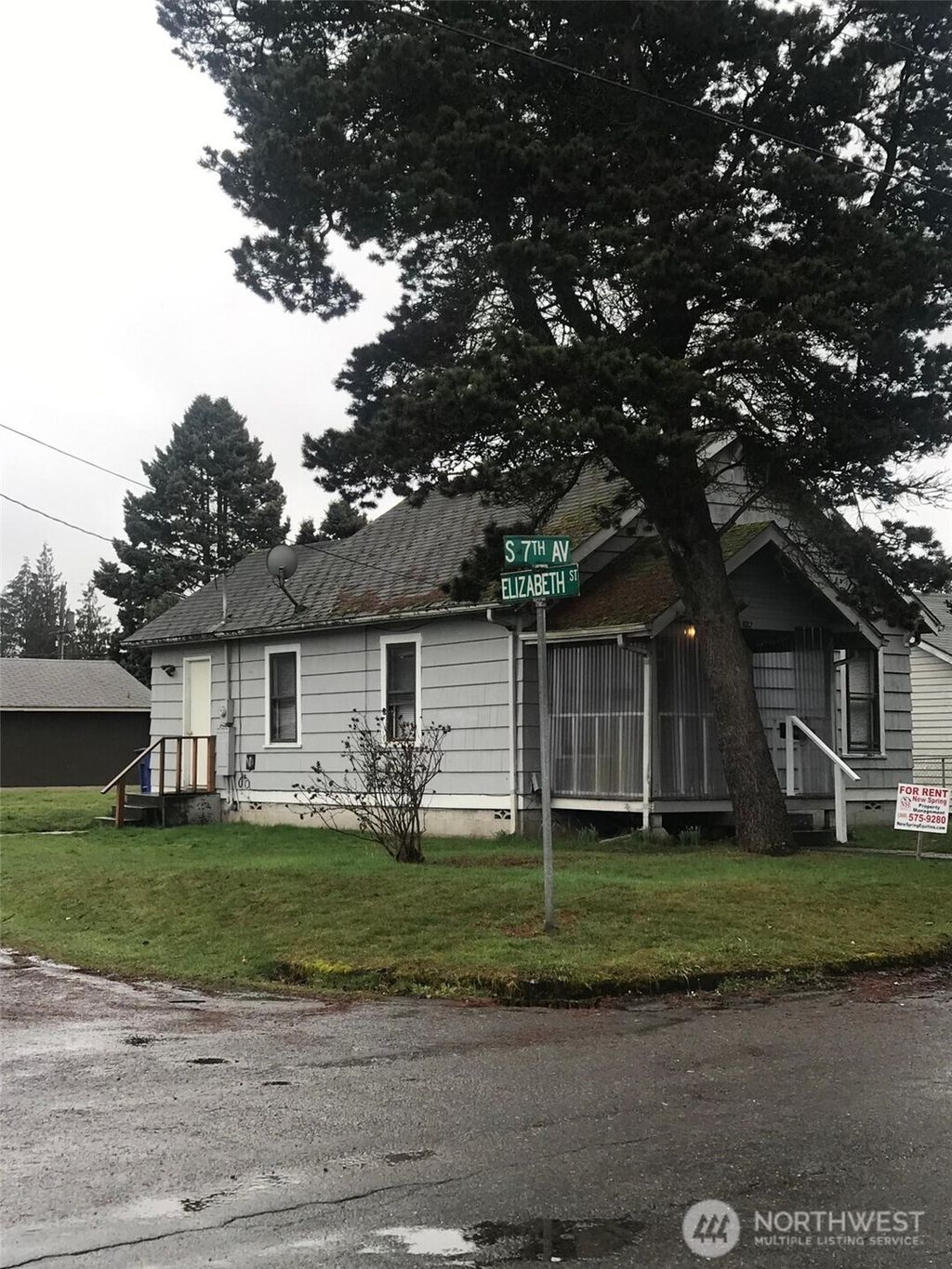 Photo of 1012 7th Street S, Kelso, WA 98626 (MLS # 2456145)