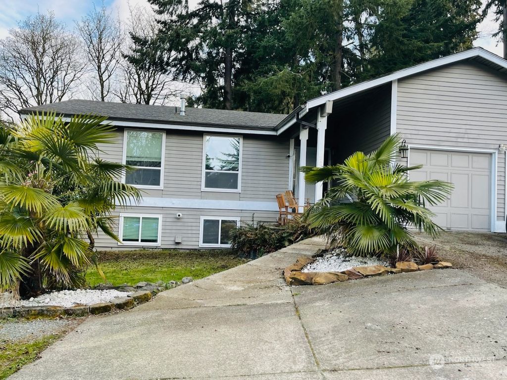 Photo of 28953 12th Avenue S, Federal Way, WA 98003 (MLS # 2064937)