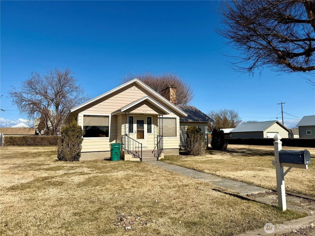 Photo of 715 SE Pope Avenue, Wilbur, WA 99185 (MLS # 2488316)