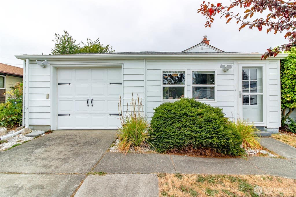 Photo of 1005 E 57th Street, Tacoma, WA 98404 (MLS # 2569404)