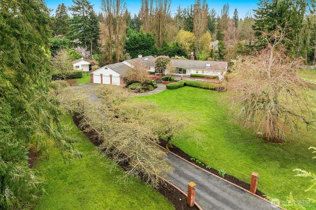 Photo of 6 Diamond Ranch Rnch S, Bellevue, WA 98004 (MLS # 2349057)