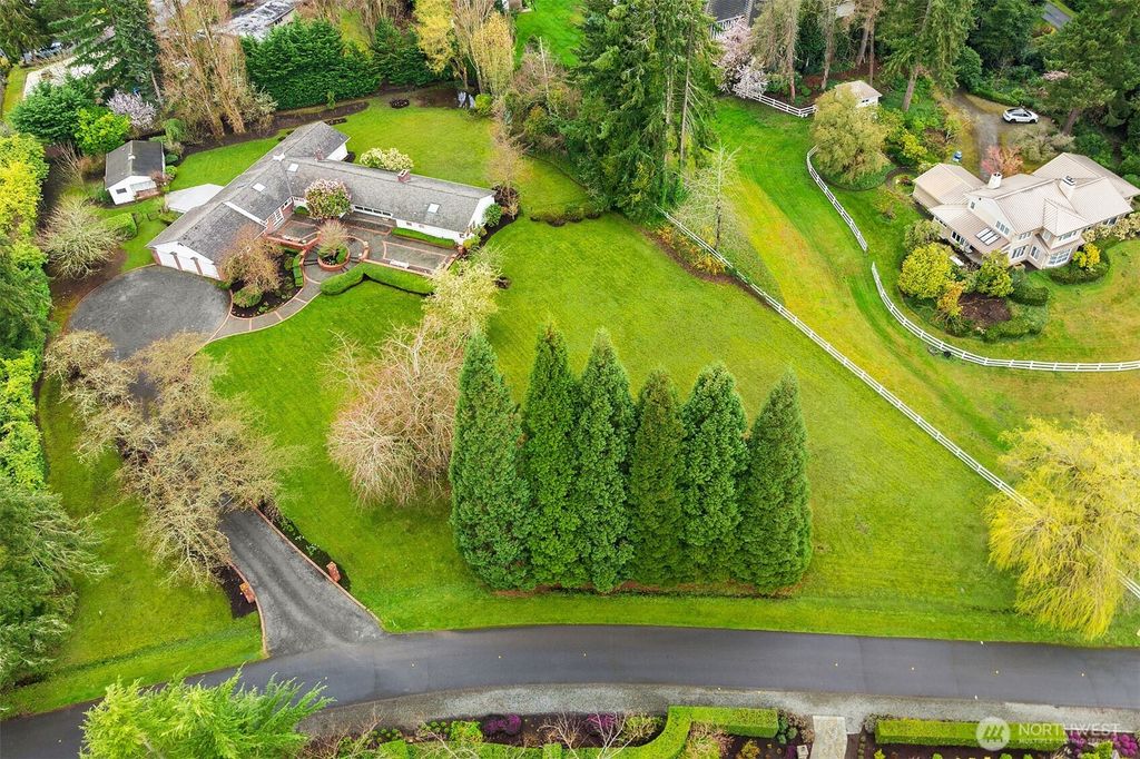 Photo of 6 Diamond Ranch Rnch S, Bellevue, WA 98004 (MLS # 2349057)