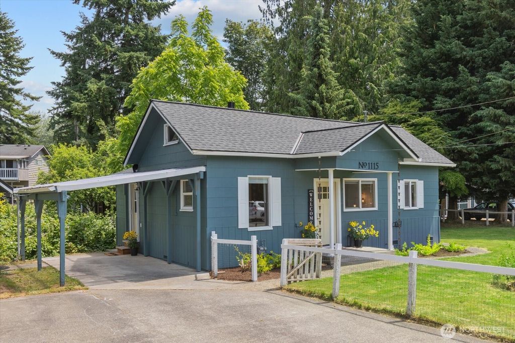 Photo of 1115 Avenue A, Snohomish, WA 98290 (MLS # 2390145)