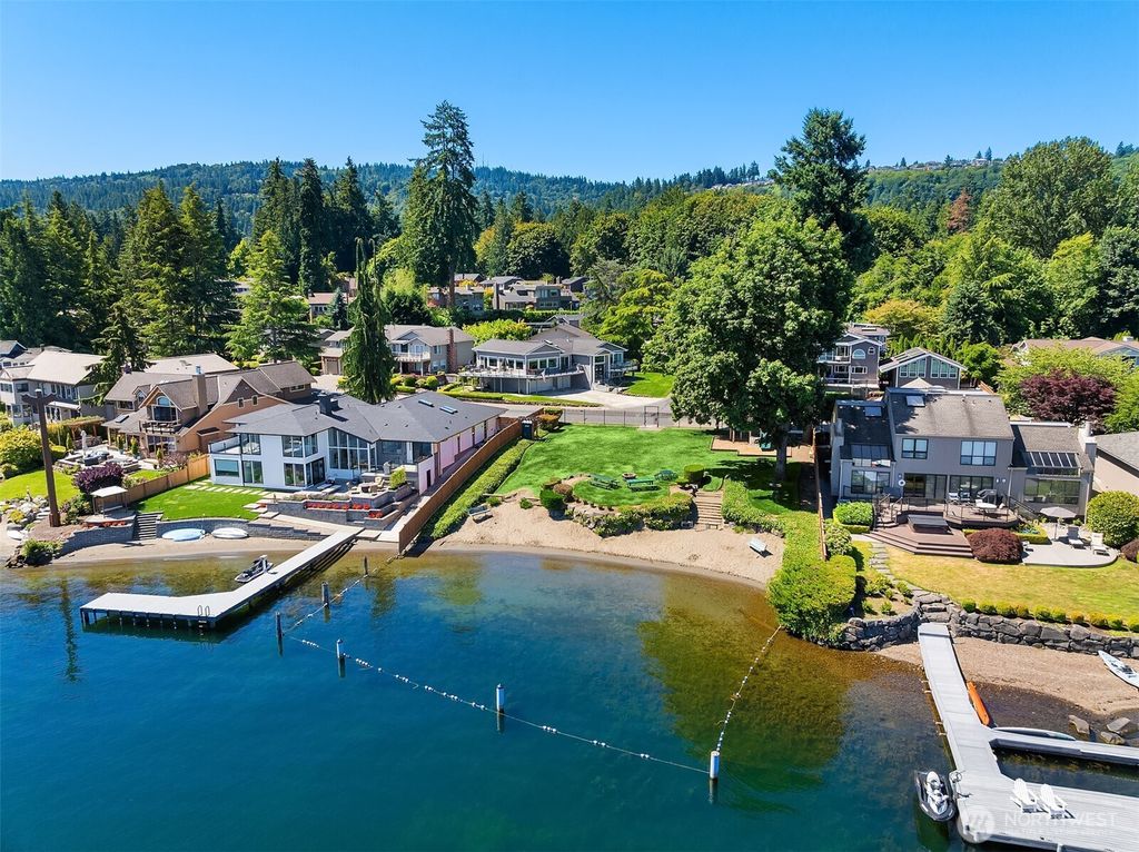 Photo of 18710 SE 42nd Place, Issaquah, WA 98027 (MLS # 2403500)