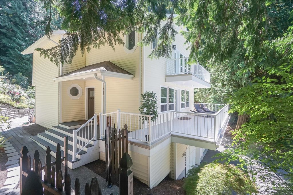 Photo of 102 206th Avenue NE, Sammamish, WA 98074 (MLS # 2263932)