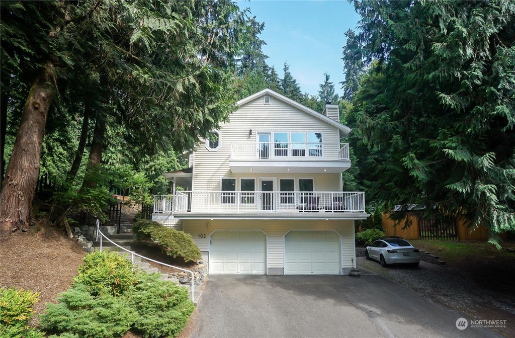 Photo of 102 206th Avenue NE, Sammamish, WA 98074 (MLS # 2263932)