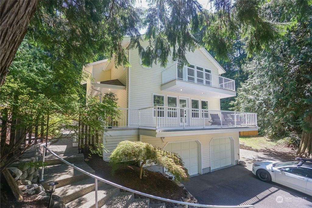 Photo of 102 206th Avenue NE, Sammamish, WA 98074 (MLS # 2263932)