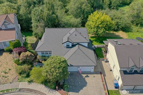 Photo of 1308 11th Street Pl SW, Puyallup, WA 98371 (MLS # 2426576)