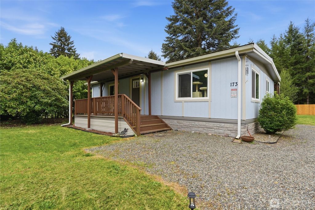 Photo of 173 Riverview Drive, Castle Rock, WA 98611 (MLS # 2512893)