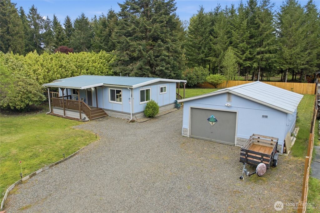 Photo of 173 Riverview Drive, Castle Rock, WA 98611 (MLS # 2512893)