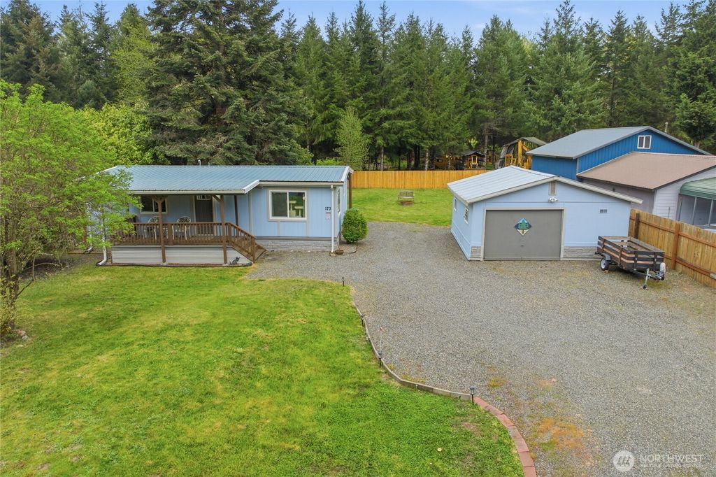 Photo of 173 Riverview Drive, Castle Rock, WA 98611 (MLS # 2512893)