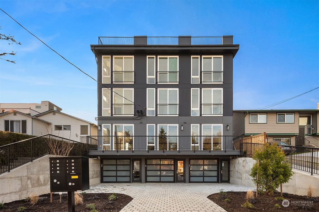 Photo of 913 28th Avenue S #B, Seattle, WA 98144 (MLS # 2037126)