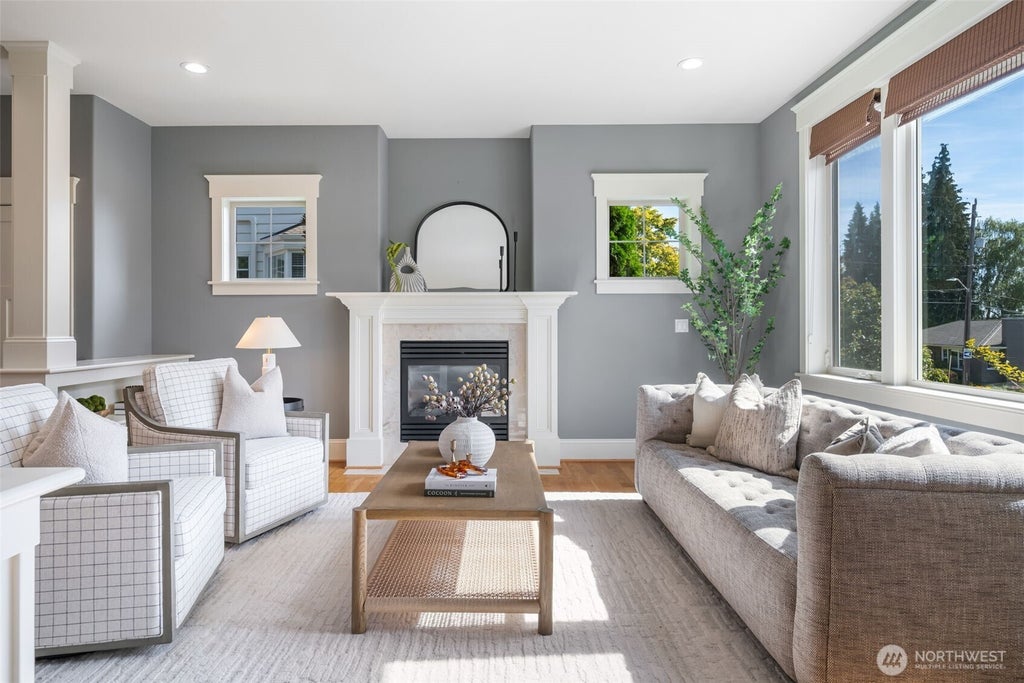 Photo of 6008 Oberlin Avenue NE, Seattle, WA 98115 (MLS # 2580126)