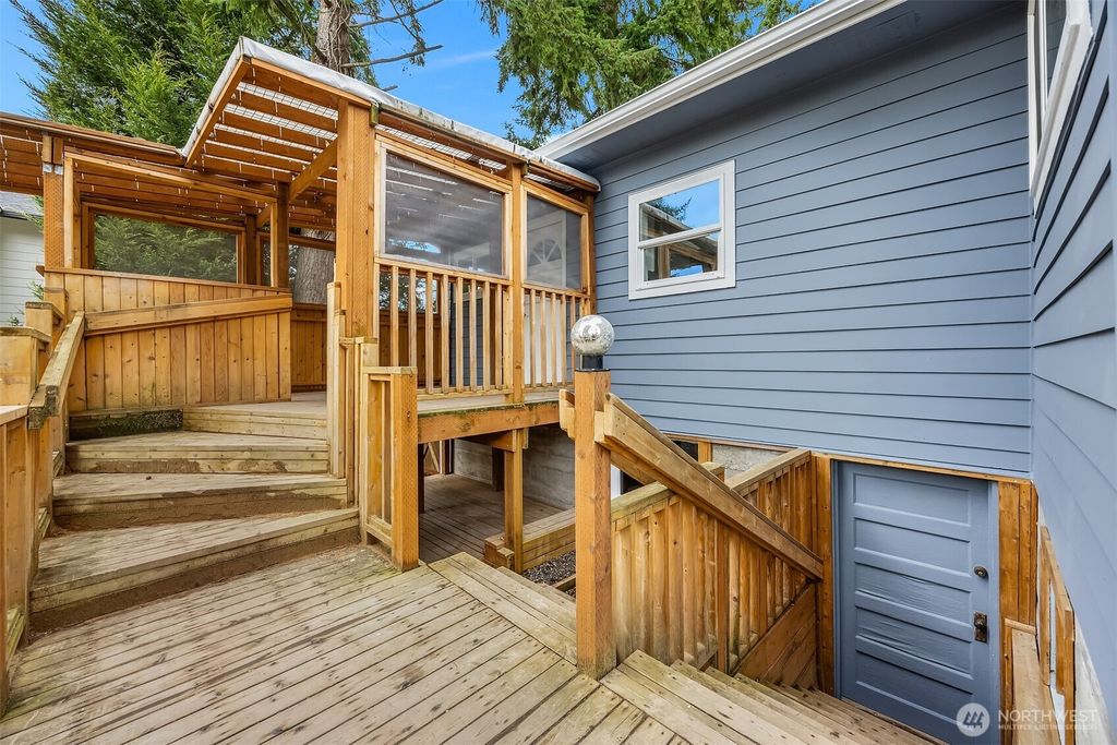 Photo of 11136 108th Avenue NE, Kirkland, WA 98033 (MLS # 2487120)