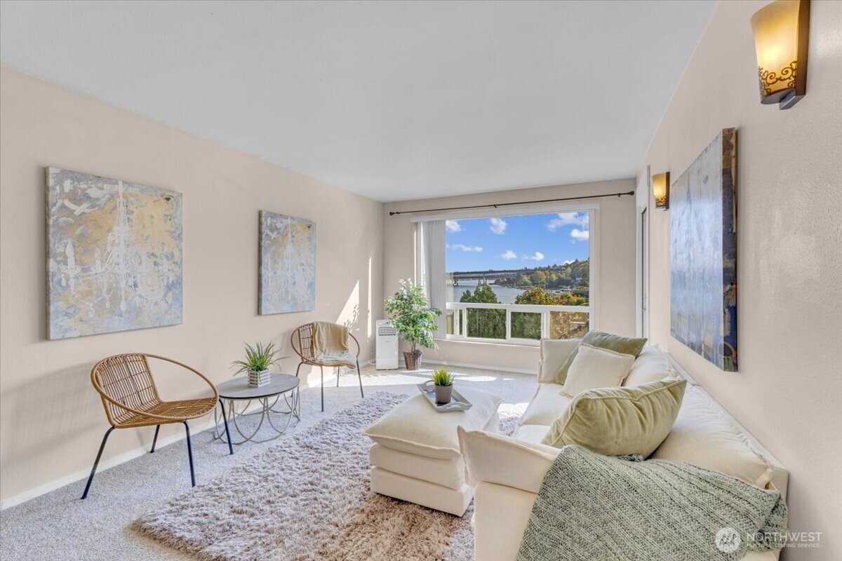 720 Lakeside Avenue S 406