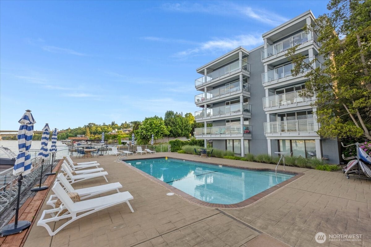 720 Lakeside Avenue S 406