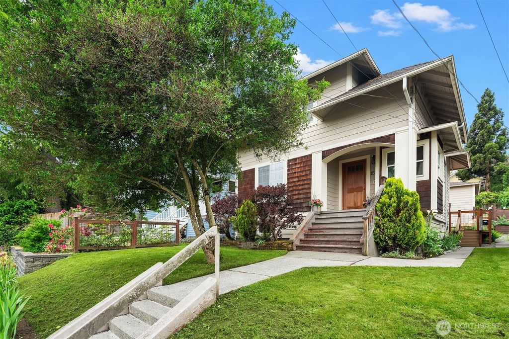 Photo of 1513 27th Avenue, Seattle, WA 98122 (MLS # 2522076)
