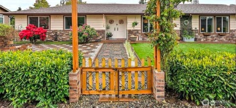 Photo of 11101 SE 295th Street, Auburn, WA 98092 (MLS # 2495326)