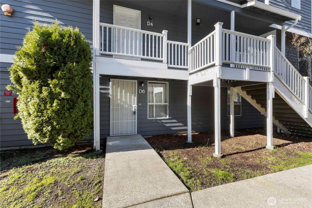 Photo of 3939 10th Street SE #D6, Puyallup, WA 98374 (MLS # 2476785)