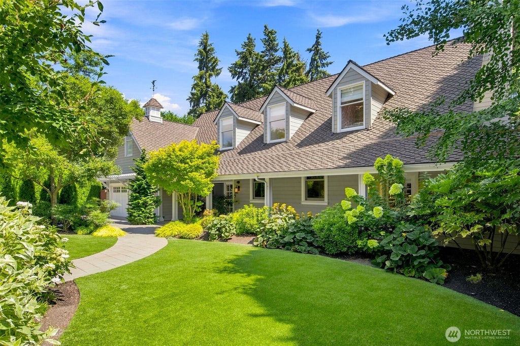 Photo of 2042 77th Avenue NE, Medina, WA 98039 (MLS # 2579521)