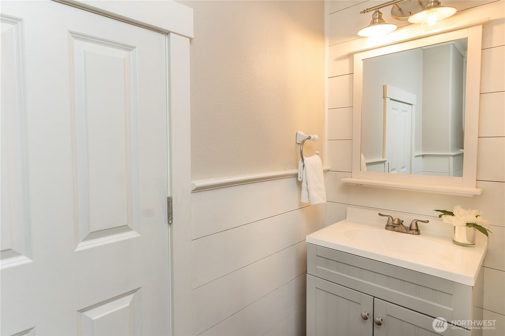 Photo of 2606 123rd Pl SW, Unit B Pl, Everett, WA 98204 (MLS # 2515067)