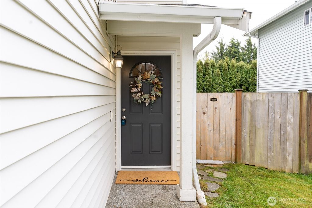 Photo of 2606 123rd Pl SW, Unit B Pl, Everett, WA 98204 (MLS # 2515067)
