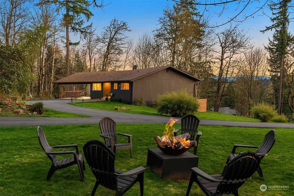 Photo of 11628 E Lake Joy Drive NE, Carnation, WA 98014 (MLS # 2215894)