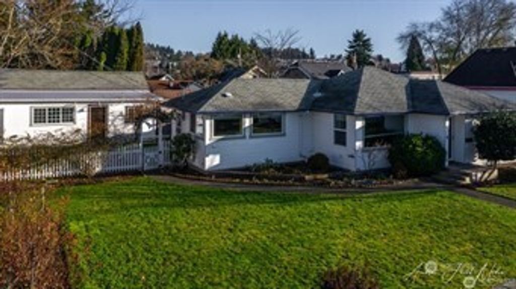 Photo of 436 Wells Avenue N, Renton, WA 98057 (MLS # 2507738)
